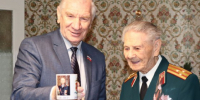 В Иванове начальник УМВД региона и сотрудники ведомства поздравили ветерана Великой Отечественной войны и ветерана ОВД полковника в отставке Геннадия Зубкова со столетним юбилеем - Всероссийская организация ветеранов