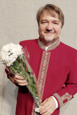 Богослужебное пение на светской сцене