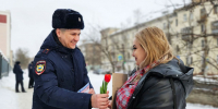 Ивановские участковые полиции поздравили женщин с 8 Марта и напомнили о безопасности - ГТРК