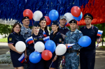 Судебные приставы поздравили ивановцев с Днем государственного флага
